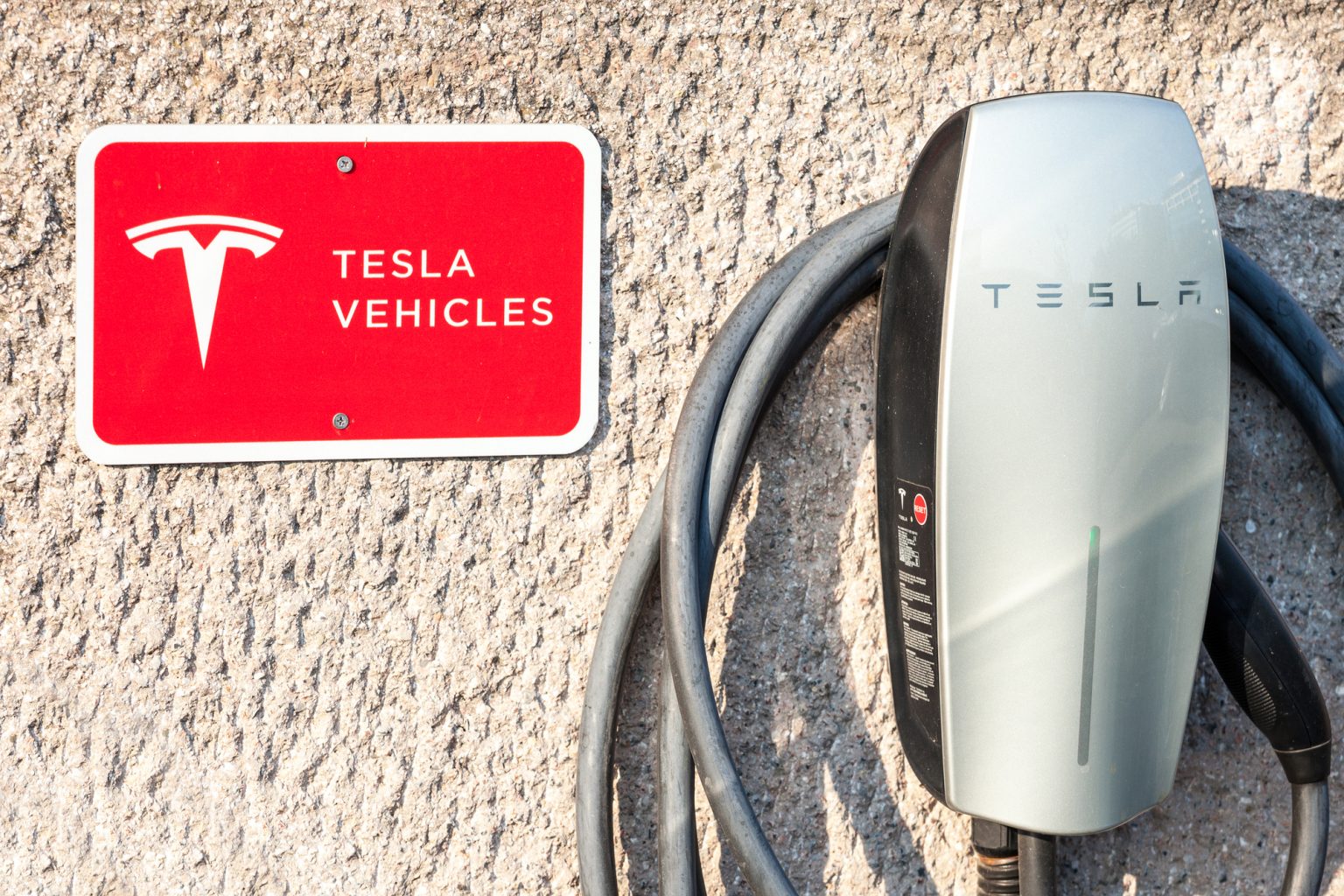 Tesla Quietly Adds Bidirectional Charging Capability For Game changing 
